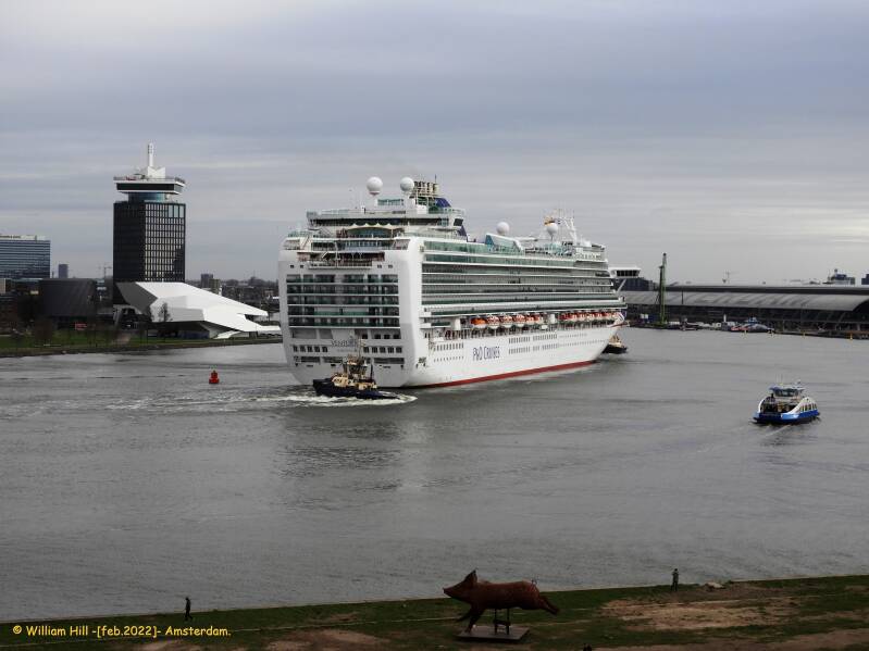 coming to the point where the wind comes from the right, strongly