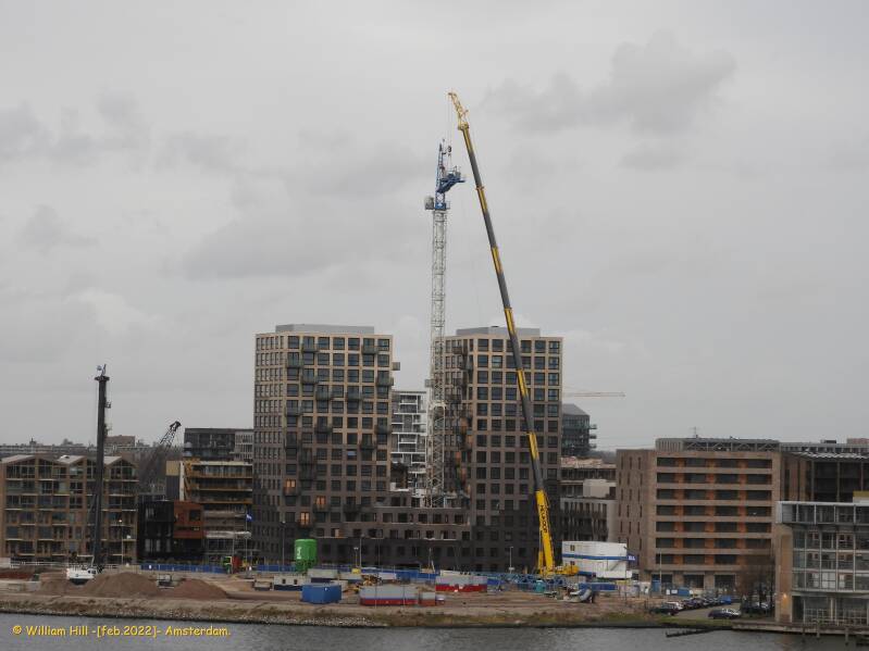 (10) - There goes the last crane (of that project)