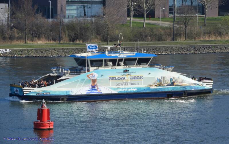 ferry IJVEER 66 with new commerce