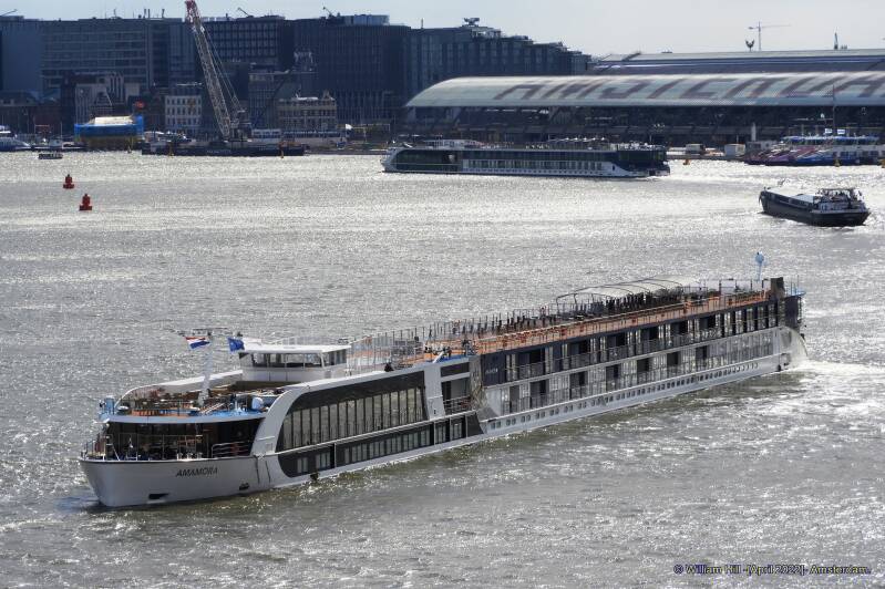 (01) - rivercruise AMAMORA and two more ships