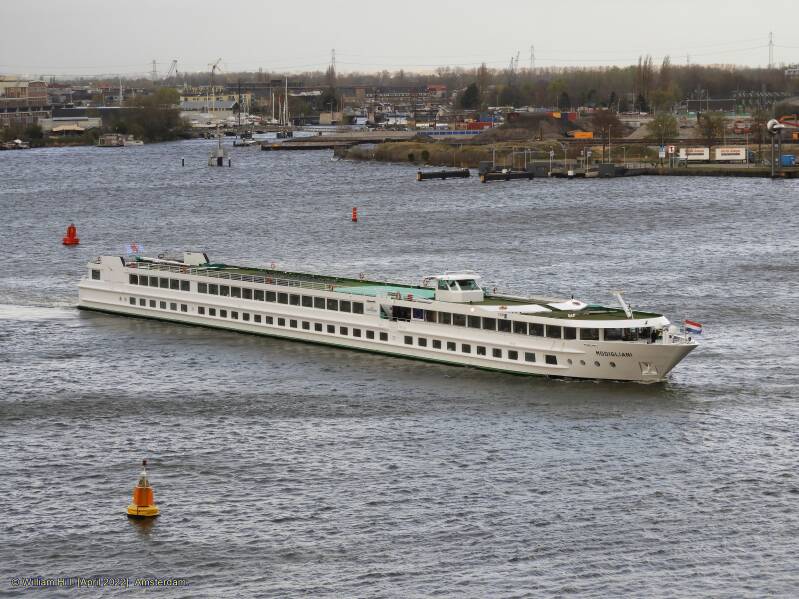 and woosh.. there goes a rivercruiser, the MODIGLIANI