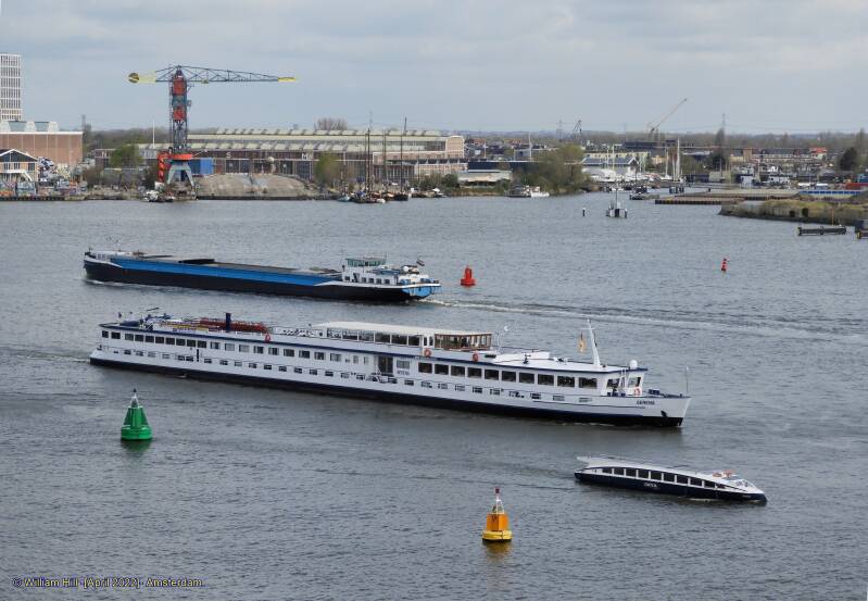 a nice overview, cargo VALENCIA, rivercruise SERENA and canalboat STEATS I 