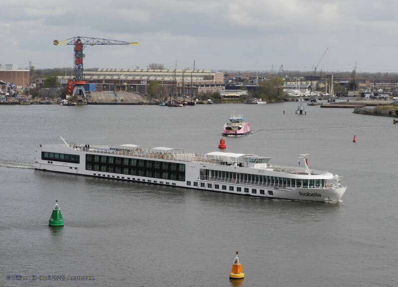 rivercruiser LISABELLE and a ferry