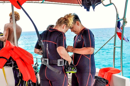 Diving preparation before a scuba diving experience in Punta Cana