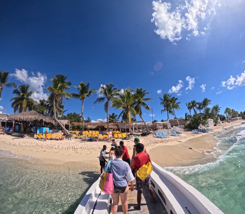 Guests enjoying the beach and Caribbean waters at Catalina Island