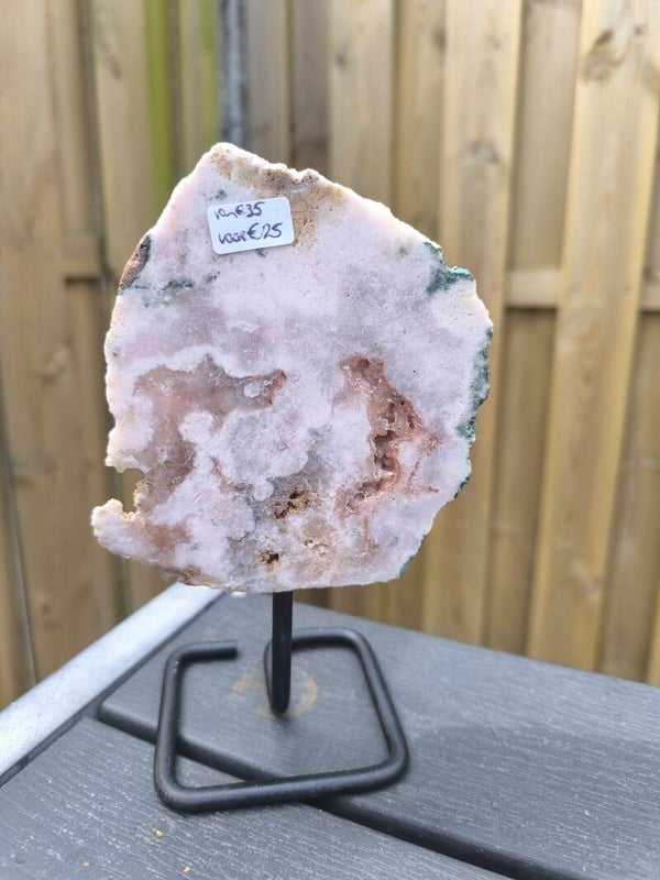 Roze ametist op standaard (52)