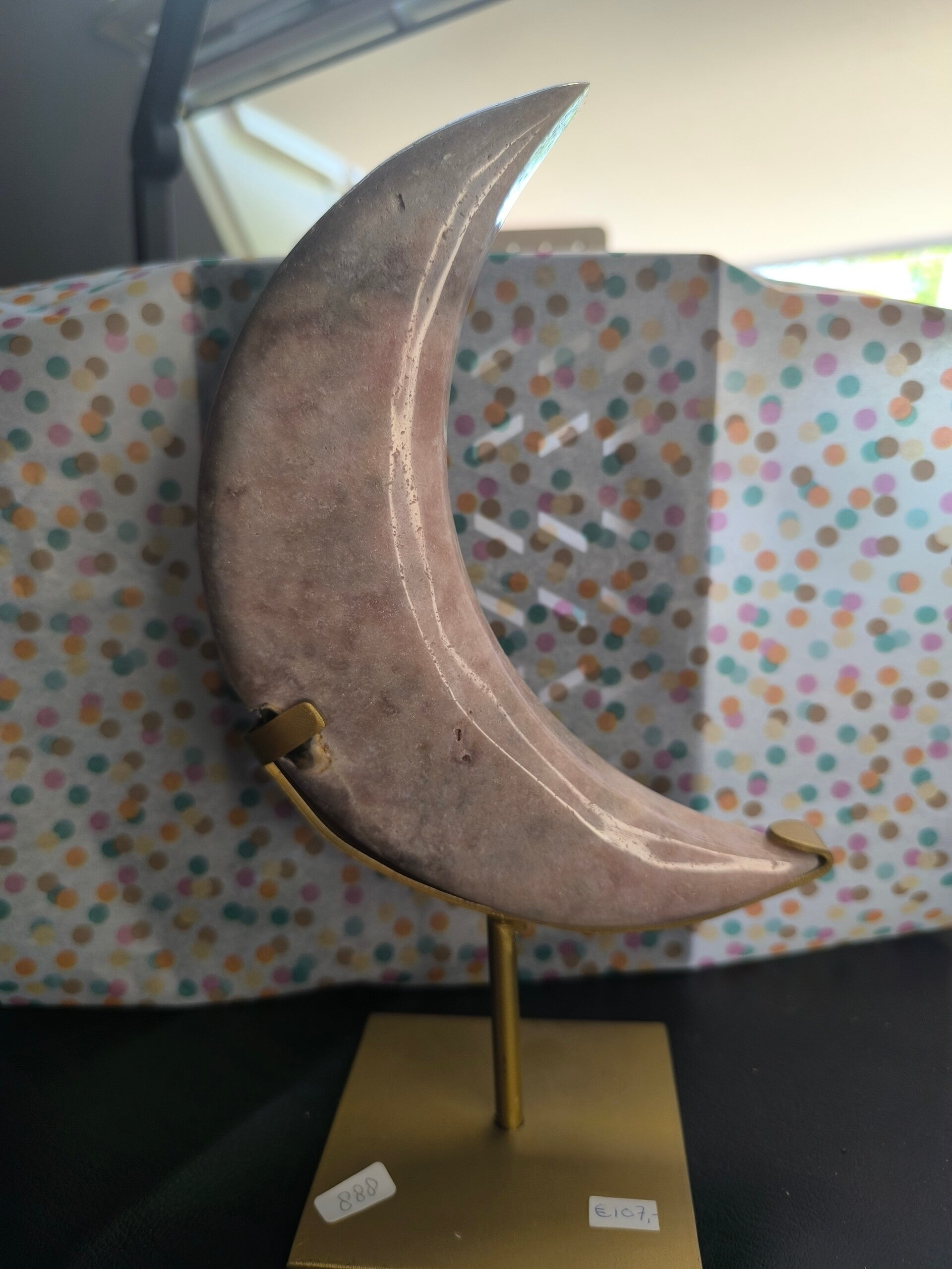 Roze amethist maan op standaard