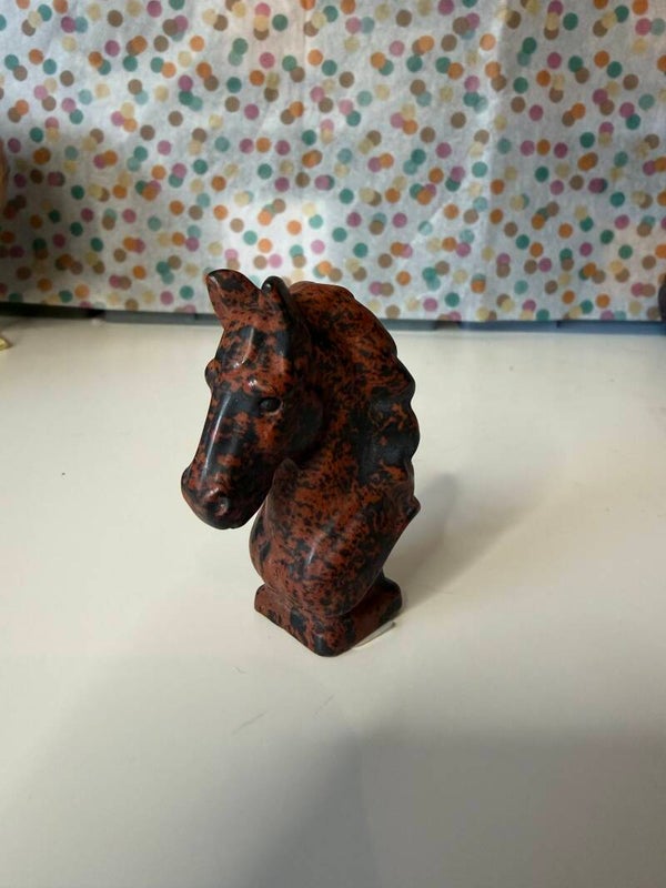 Mahonie obsidiaan paard