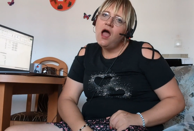 Homeoffice Solo Video von Sofia