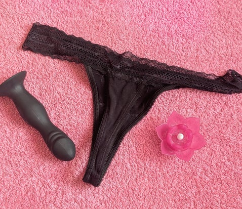 sarahsofia anal analdildo slip und Blume