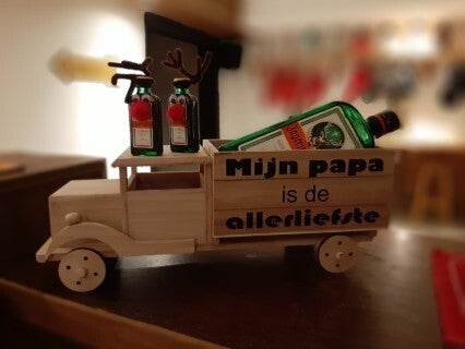 🚛 Houten Vrachtwagen – Gepersonaliseerd Cadeau voor Vaderdag, Verjaardag & Pensionering