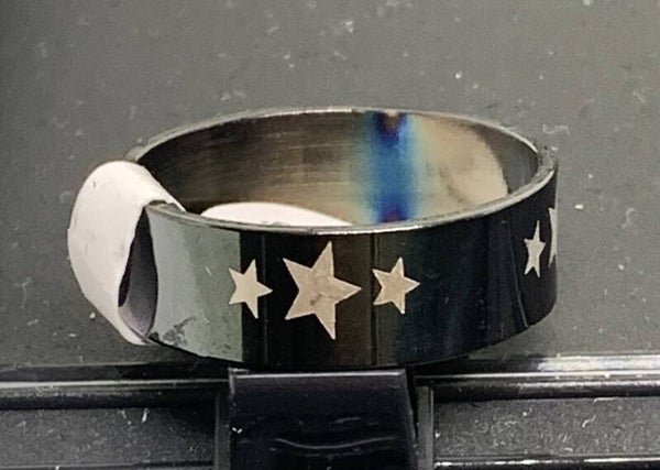 zwarte ring met sterren