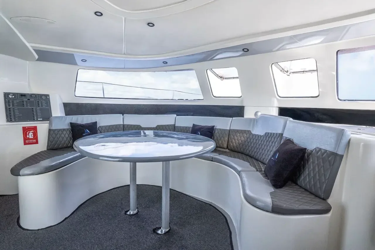 4 Vents catamaran interior