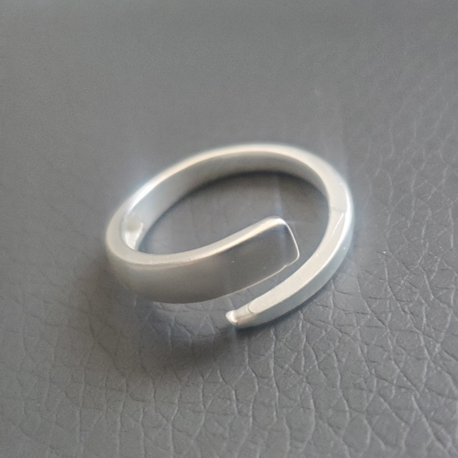 Verstellbarer Wickelring aus 925er Sterlingsilber