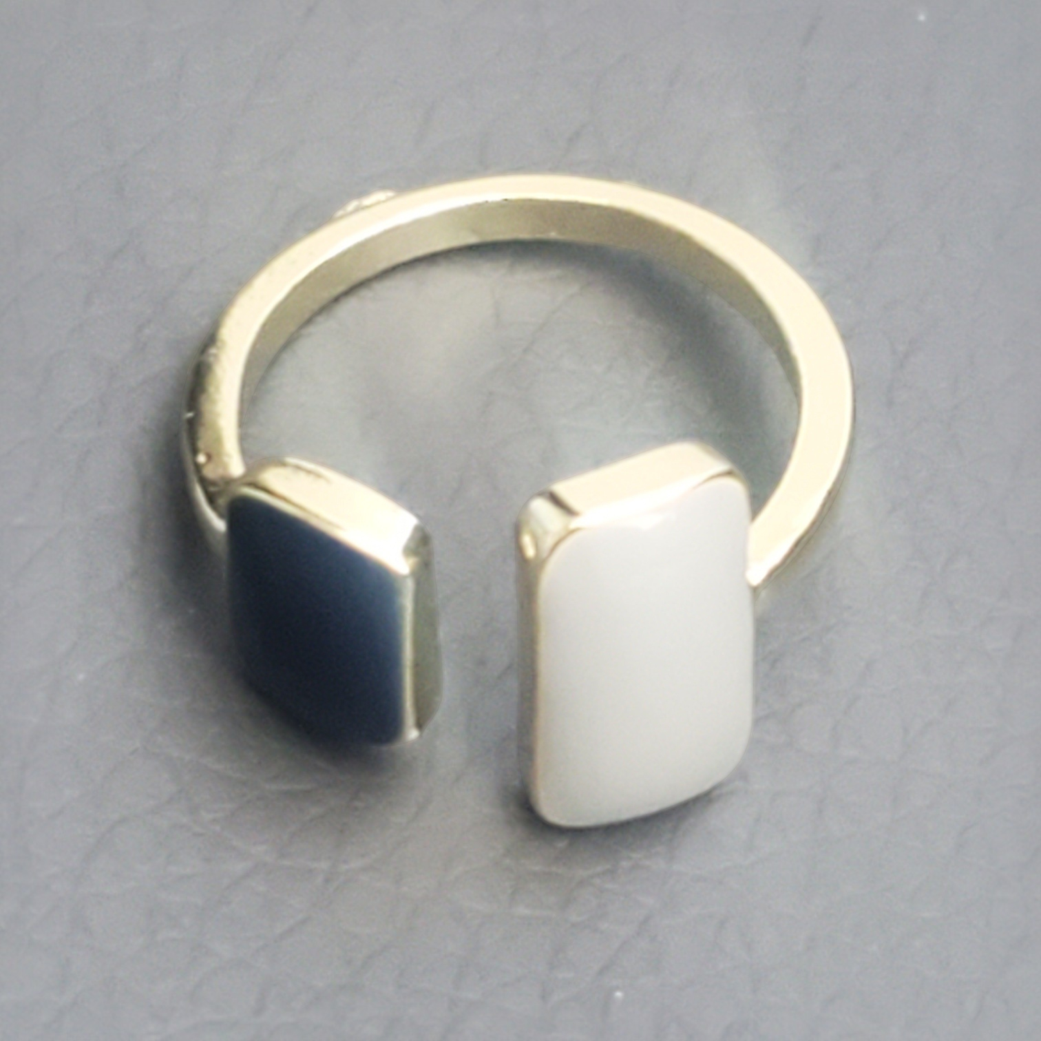 Vergoldeter blau-weißer Statement-Ring