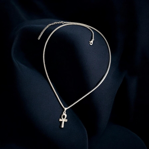 Silberne Halskette mit Ankh-Kreuz Anhänger