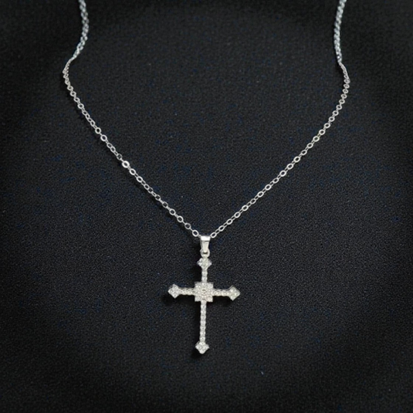 Halskette mit religiösen Kreuzanhänger