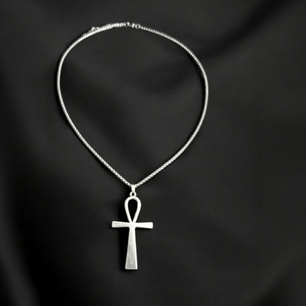 Halskette mit Ankh-Kreuz-Anhänger