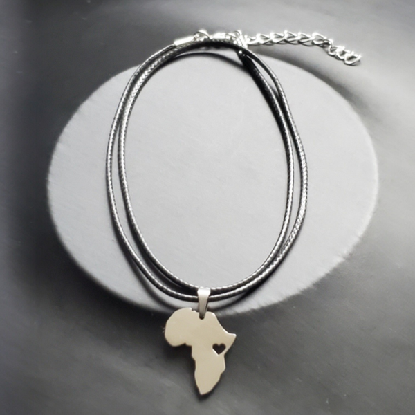 Lederkette mit Afrika-Map Anhänger in Silber