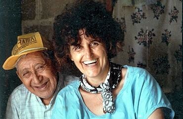 Ritratto della Dr. Rosita Arvigo, fondatrice dell'Abdominal Therapy insieme aDon Elijio Panti, maestro guaritore e sciamano Maya.