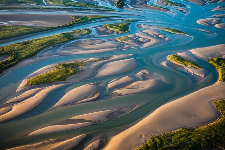 Vasto corso d'acqua  in cui lo stesso fiume  è composto da  numerosi corsi d'acqua a simbolizzare i cinque sistemi di flusso su cui l'abdominal lavora