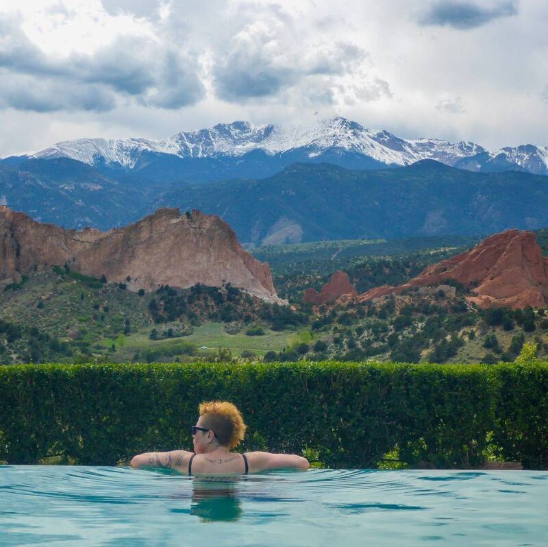 inifinity pool garden of the gods resort best views 2022