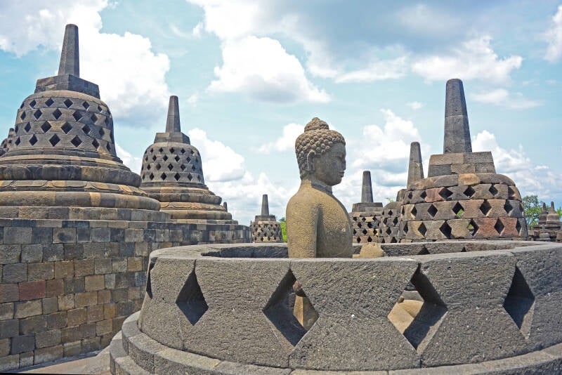 why choose Indonesia for a budget friendly vacation (with pics)