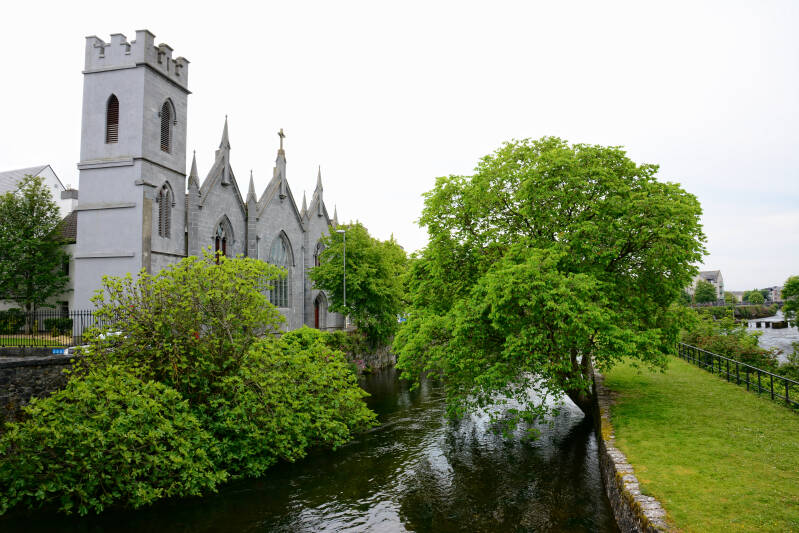 what makes galway ireland unique and special (with pics)
