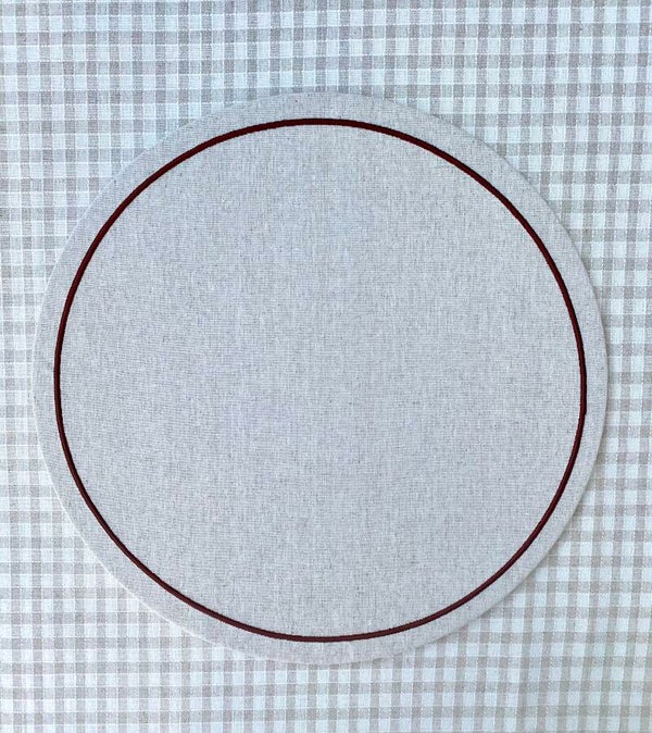 Bajoplato Arándano bordado con base de madera