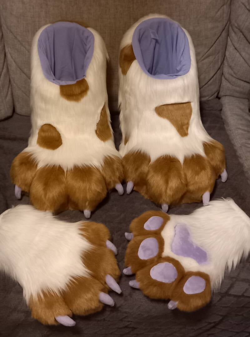 Handpaws and matching feet