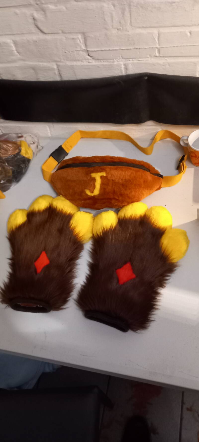 Jiggly's paws with matching hipbag!