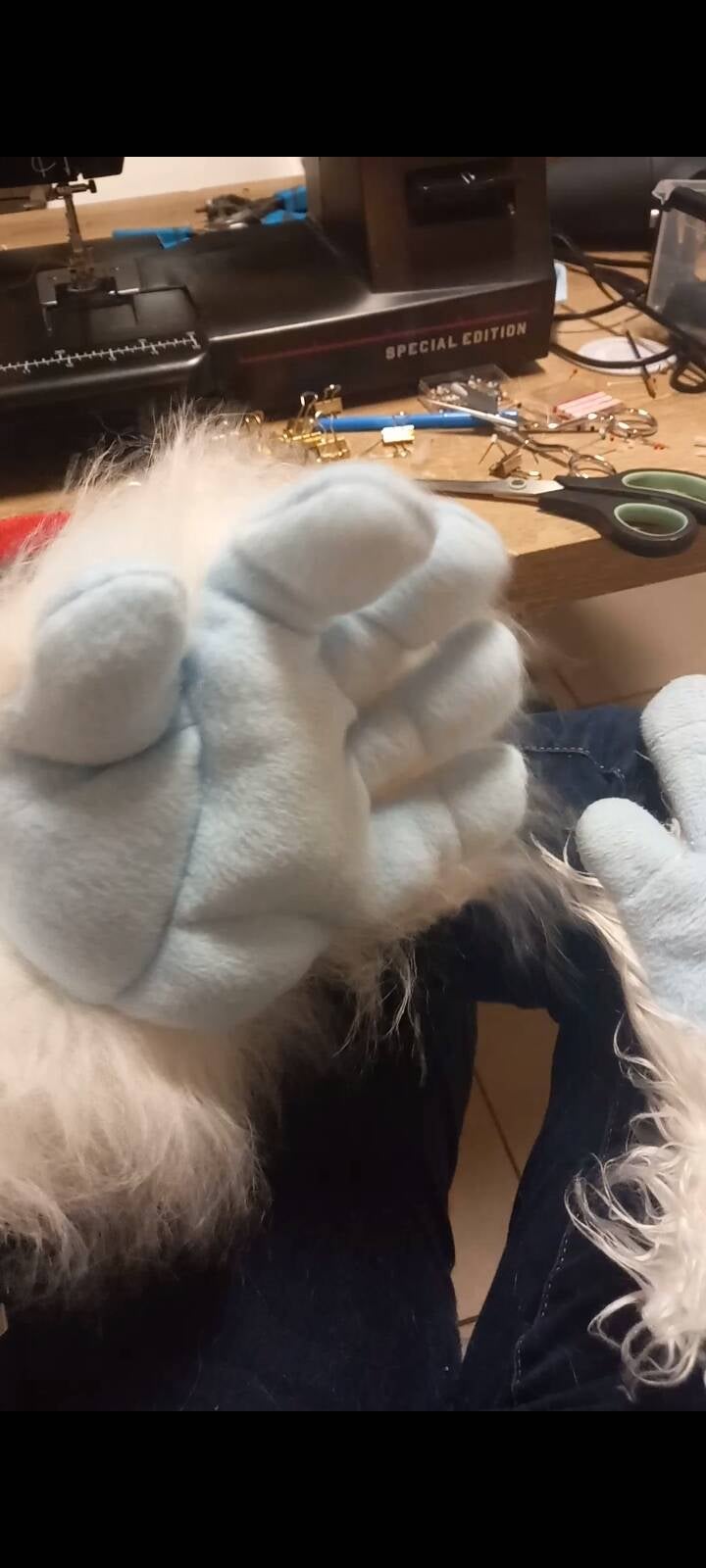 Handpaws of Kalu frostrhime
