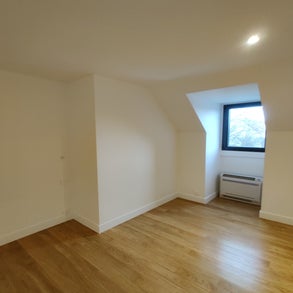 1000043296-standard.jpg