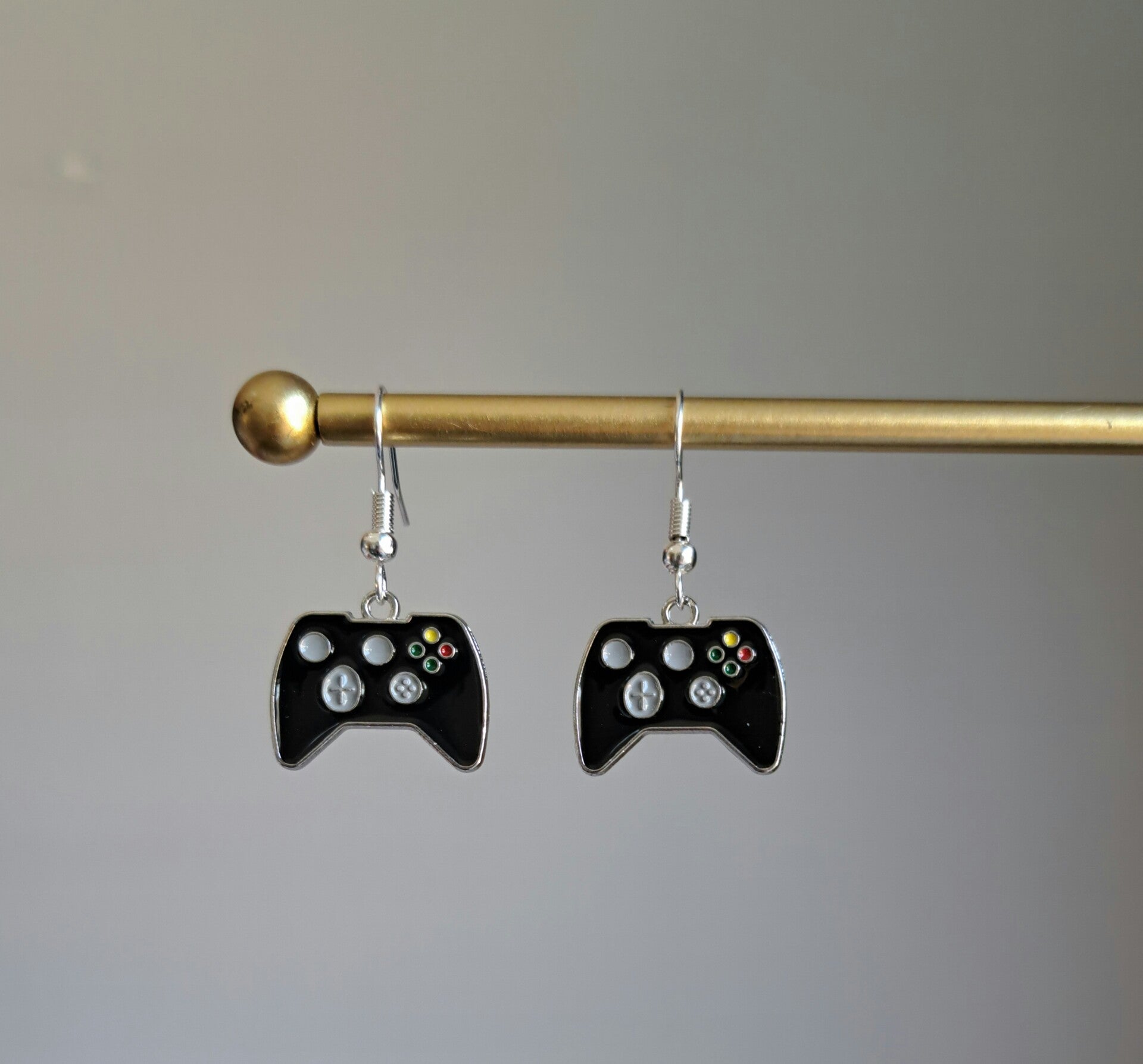 Game consoler