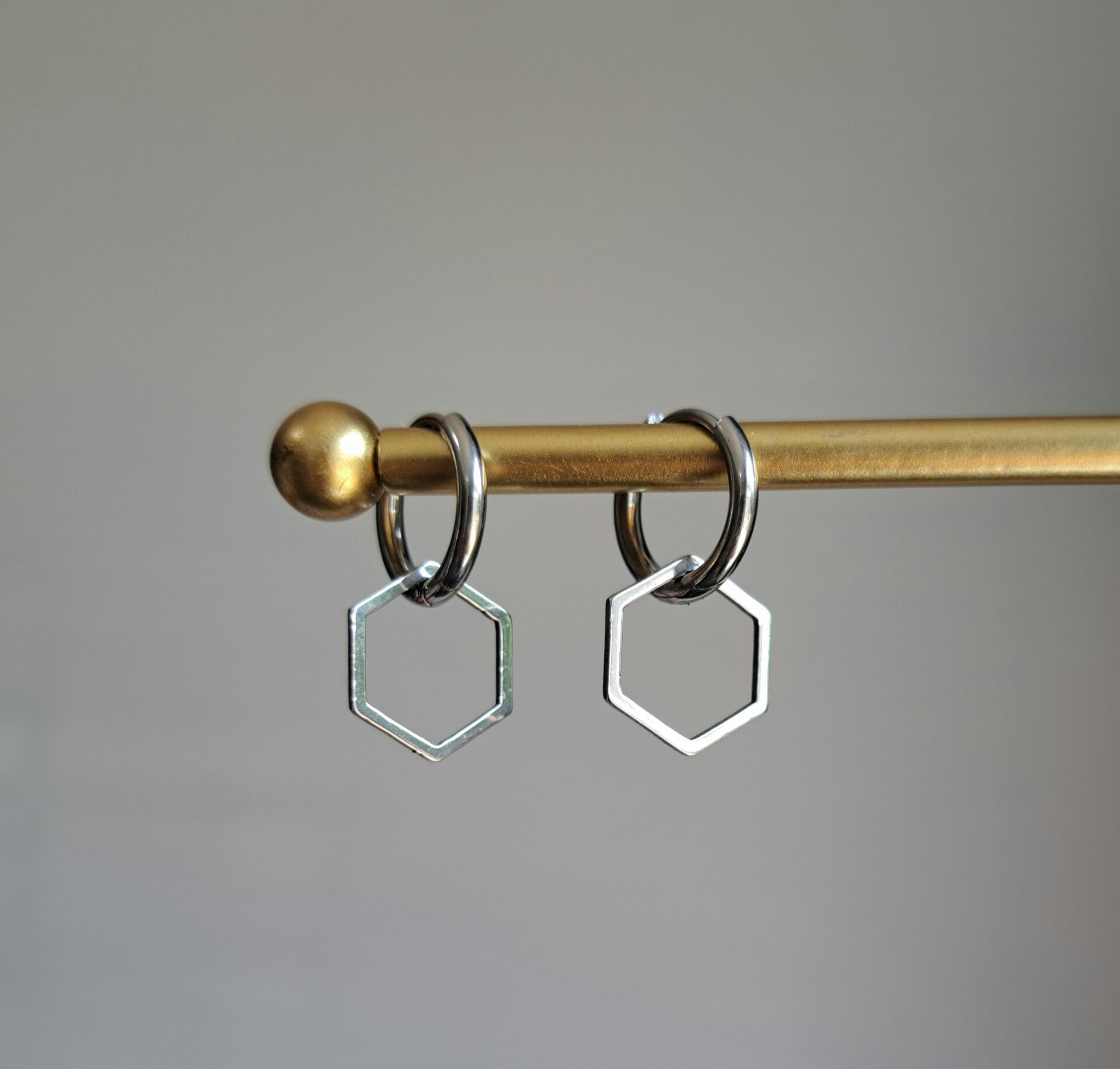 Stainless steel met hexagon