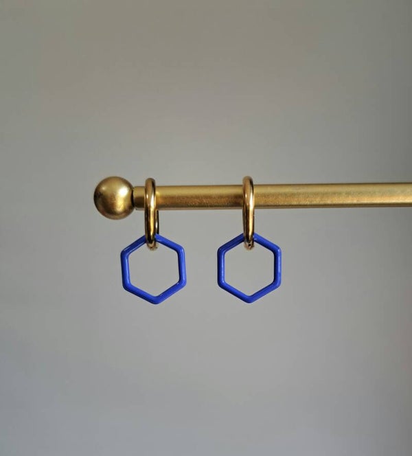 Stainless steel met blauwe hexagon