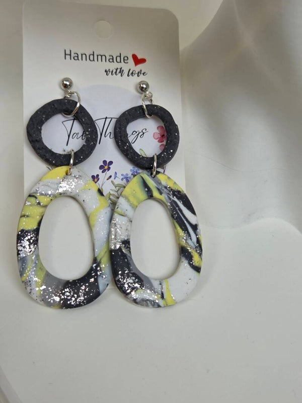 Handgemaakte Oorbellen – Zwart, Geel & Zilveren Glitter