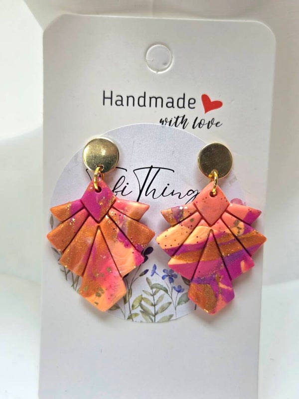Mooie oranje/roze oorbellen van epoxy met een vleugje goud