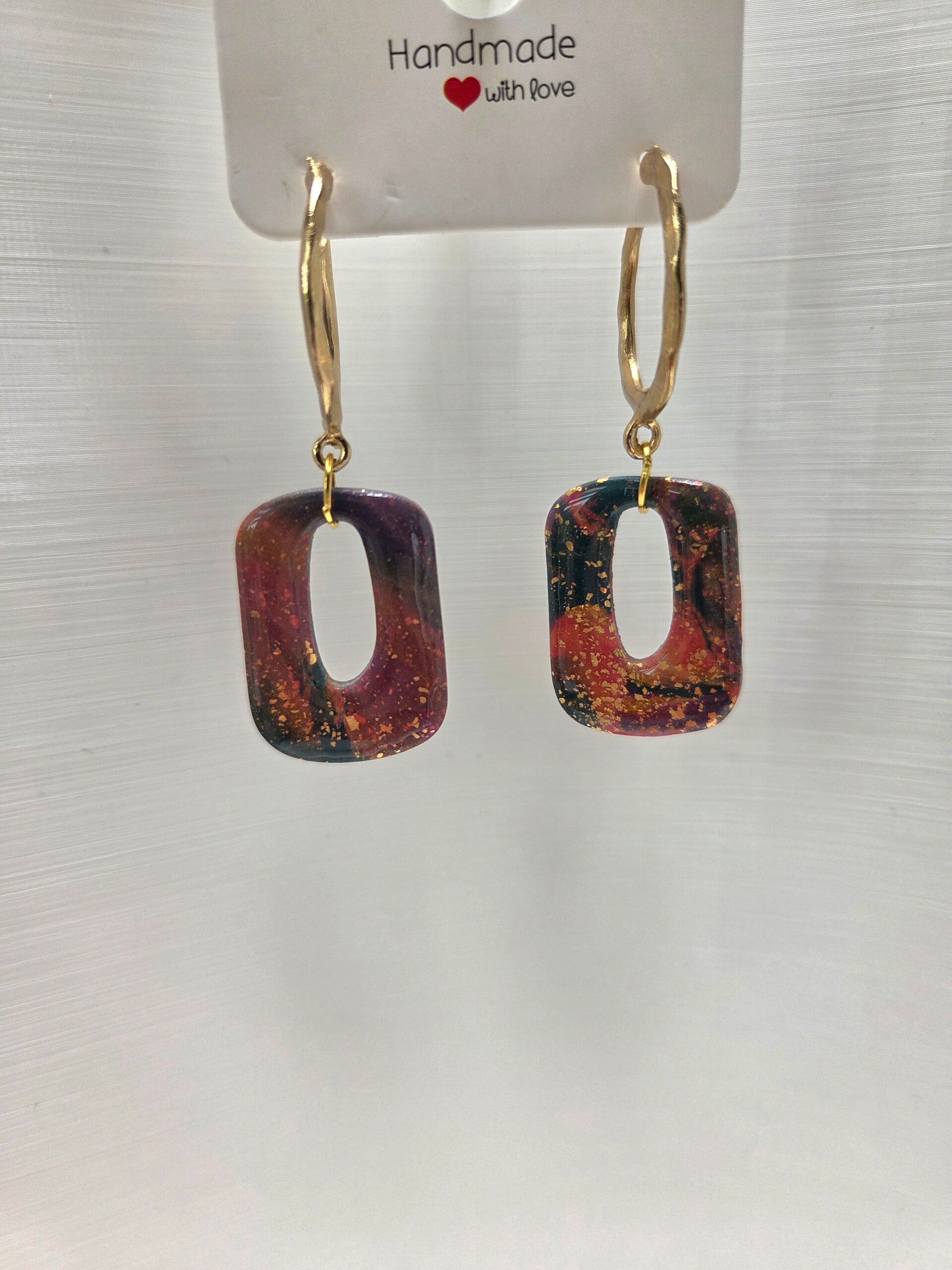 Mooi multicolor oorbellen met een prachtige epoxy glans