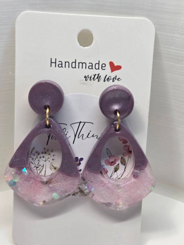 Romantische lila/roze oorbellen van epoxy