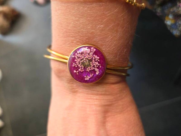 Gouden RVS Bangle – Vintage Purple Flower