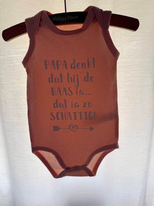 Rompertje Papa denkt dat hij de baas is ….. 50-68