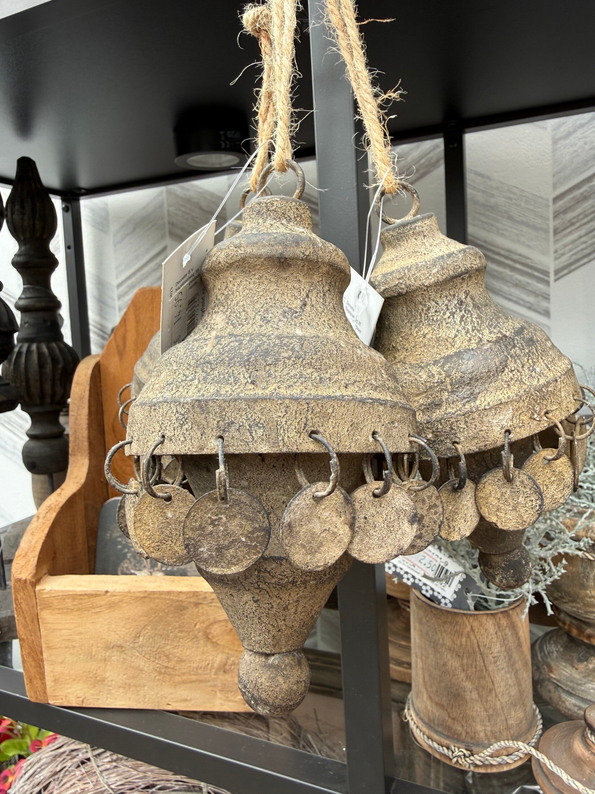 Roest hanger met muntjes (1)