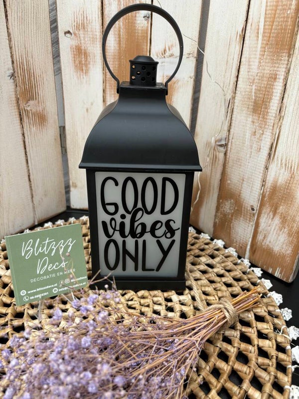 Lantaarn met warme vlam