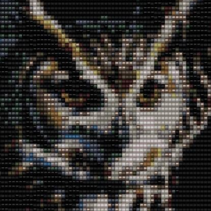 Brau-weisse-Eule-im-anflug-die-flügel-ausgestreckt-nach-oben-im-schwarzen-wald-oben-mittg-im-bild-der-vollmond.