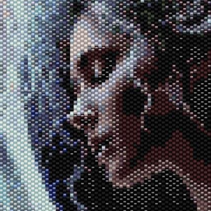 Detailreiches Kreuzstichmuster mit einer Frau und einem Einhorn, ausgeführt im Peyote-Stich.