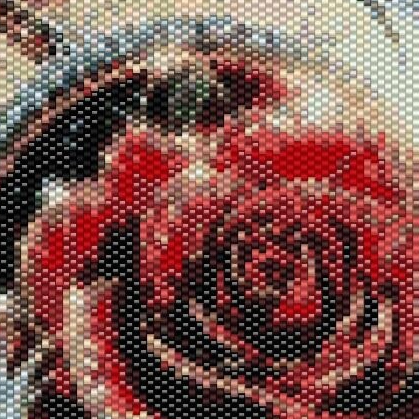  Kreuzstichmuster zeigt ein Herz umgeben von Rosen, ausgeführt in der Peyote-Stich-Technik.