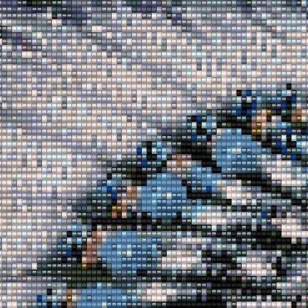 Perlenweben-Indianerfrau-Gesicht-und-Oberkörper-eine-weisse-Eule-auf-derSchulter-grosser-Ferderkopfschmuck-alles in blau-weiss-tönen-gehalten.