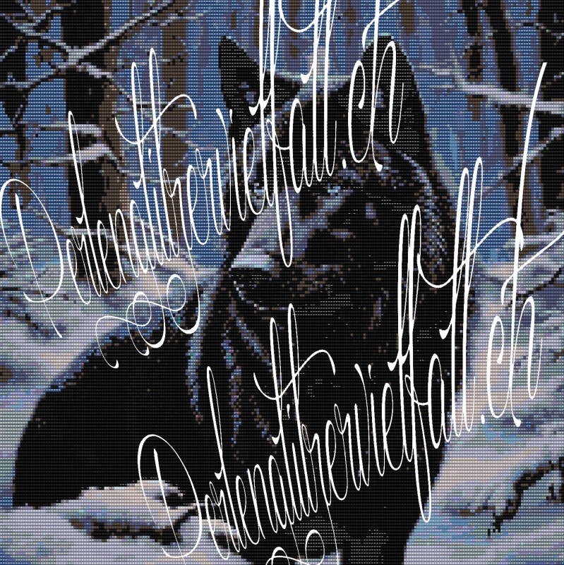 Ein eleganter schwarzer Wolf mit strahlend blauen Augen im glitzernden Schnee.