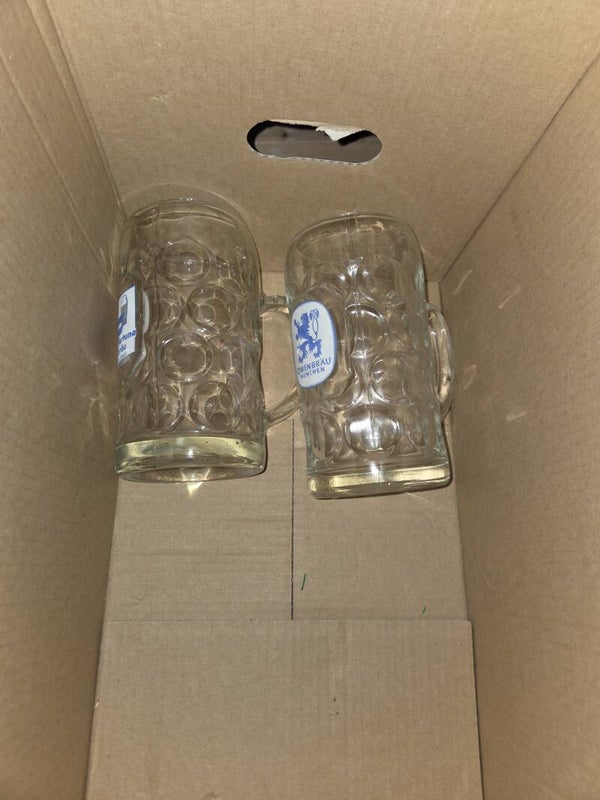 2 originale Löwenbräu-München Bierkrüge aus Glas zu verkaufen